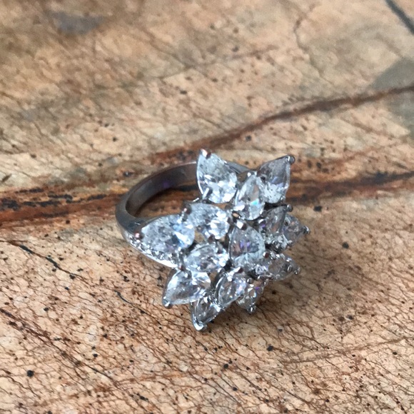 Copy Ad BLING 8 Sparkle Stones Unique Ring - Picture 6 of 12